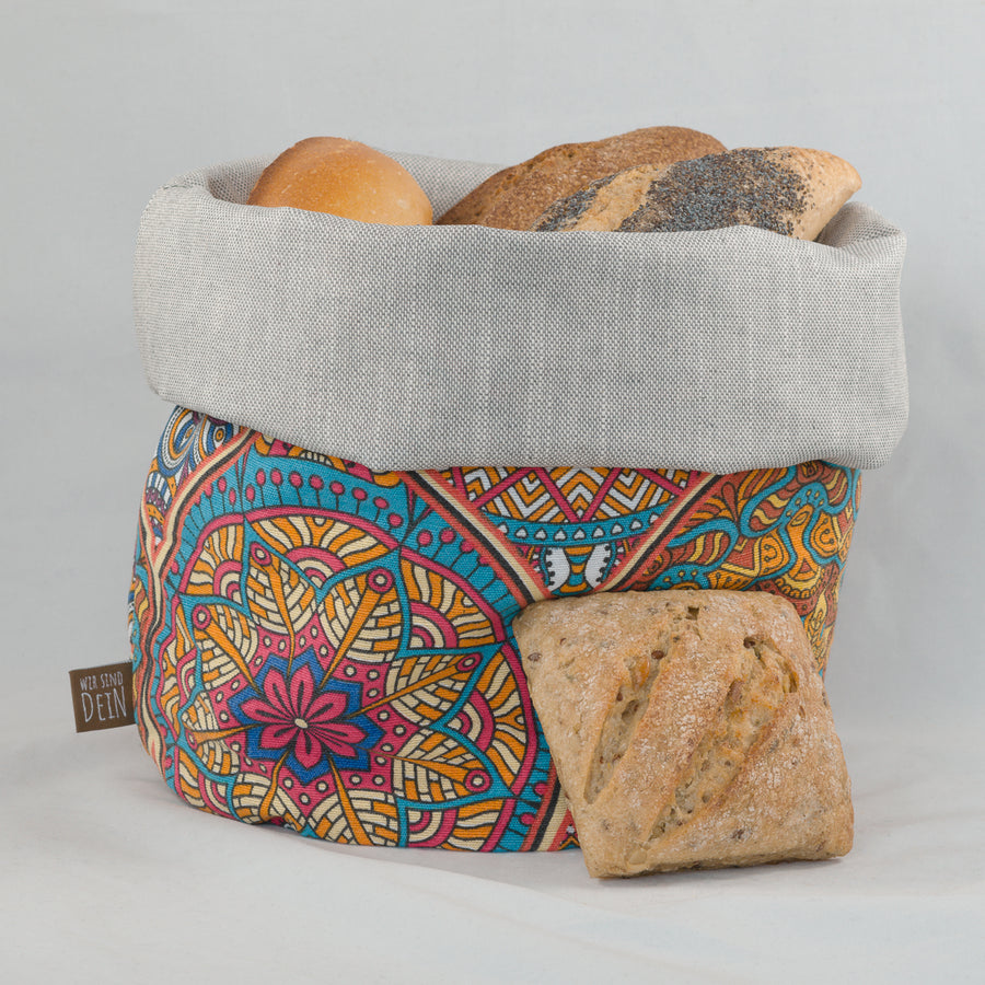 Bunbag umgekrempelt als Brotkorb mit Brötchen