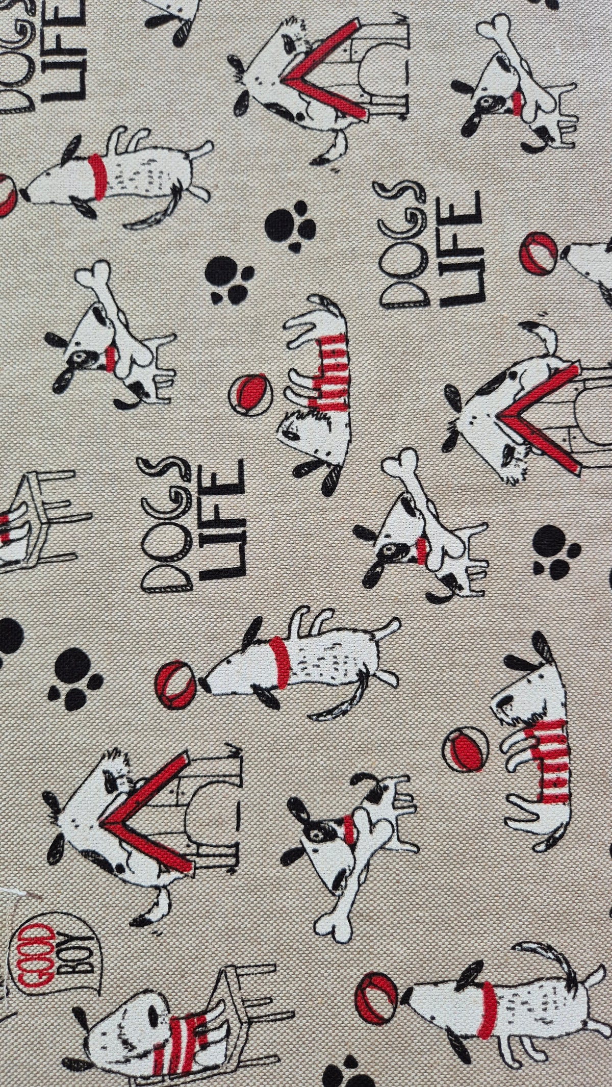 Stoffmuster „Hundeliebe“: Hunde und Schriftzug „Dogs Life“